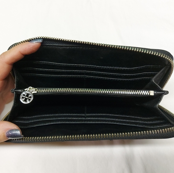 Tory Burch Zip Around Wallet Black - Picture 8 of 9